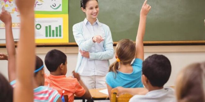 lms - skolera - teachers and students in classs